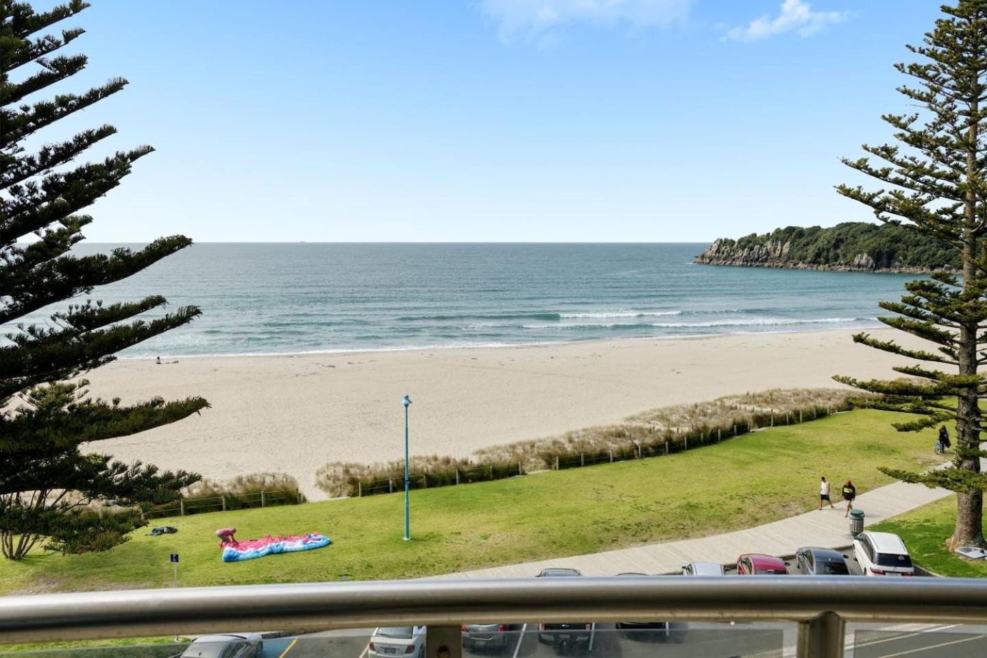 Oceanside Bliss - Absolute Beachfront - Uninterrupted Ocean Views With Pool Apartment Mount Maunganui Bagian luar foto