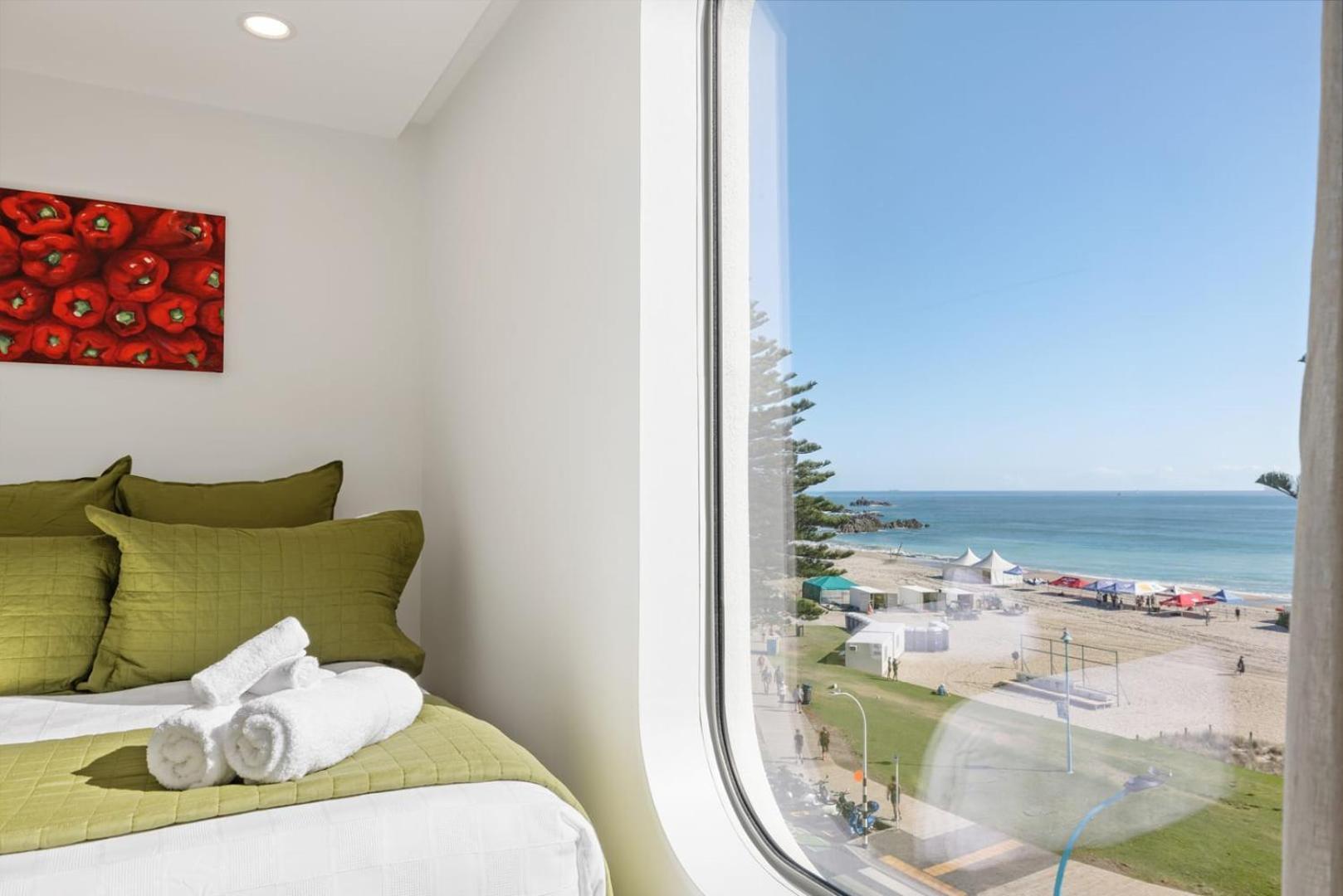 Oceanside Bliss - Absolute Beachfront - Uninterrupted Ocean Views With Pool Apartment Mount Maunganui Bagian luar foto