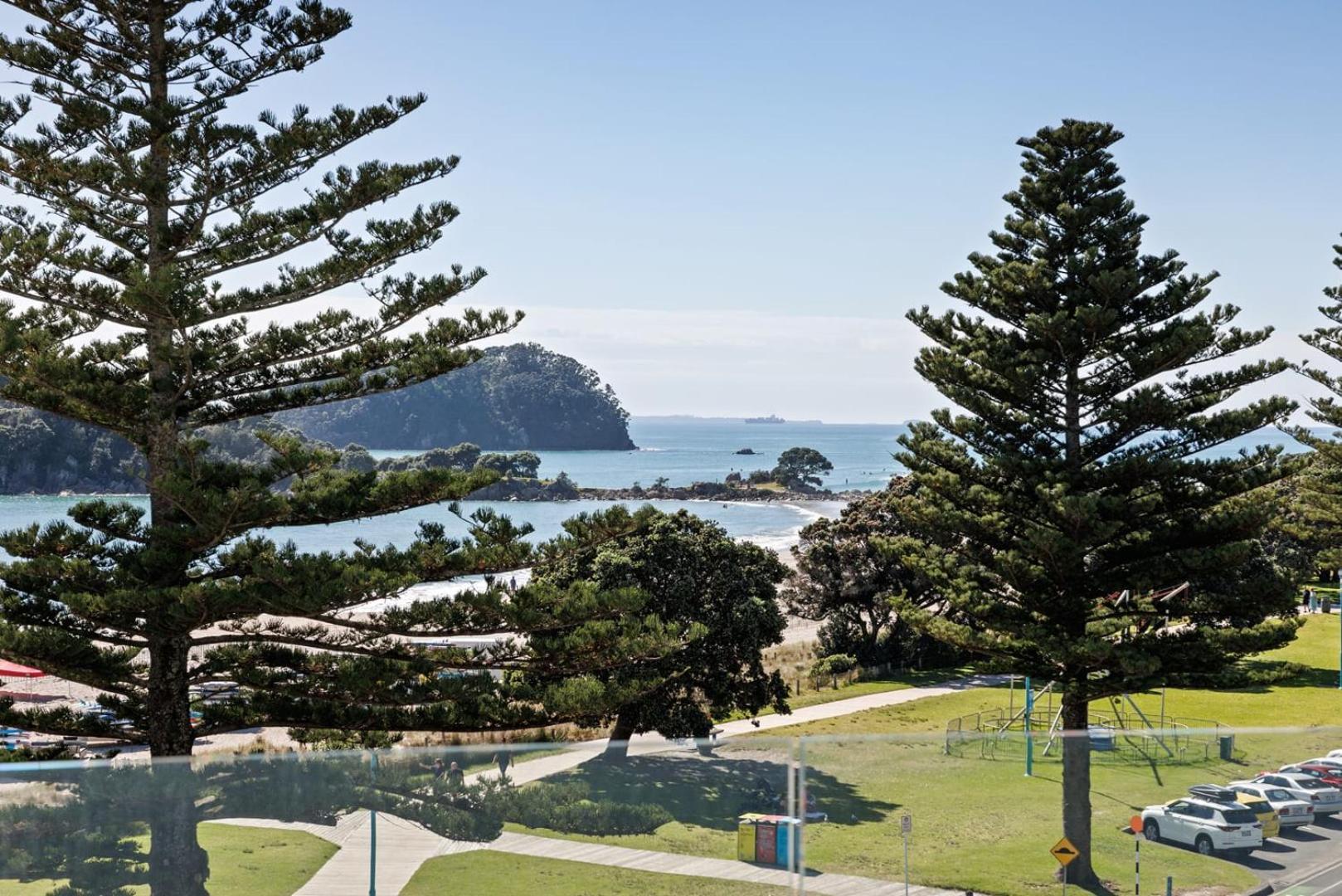 Oceanside Bliss - Absolute Beachfront - Uninterrupted Ocean Views With Pool Apartment Mount Maunganui Bagian luar foto