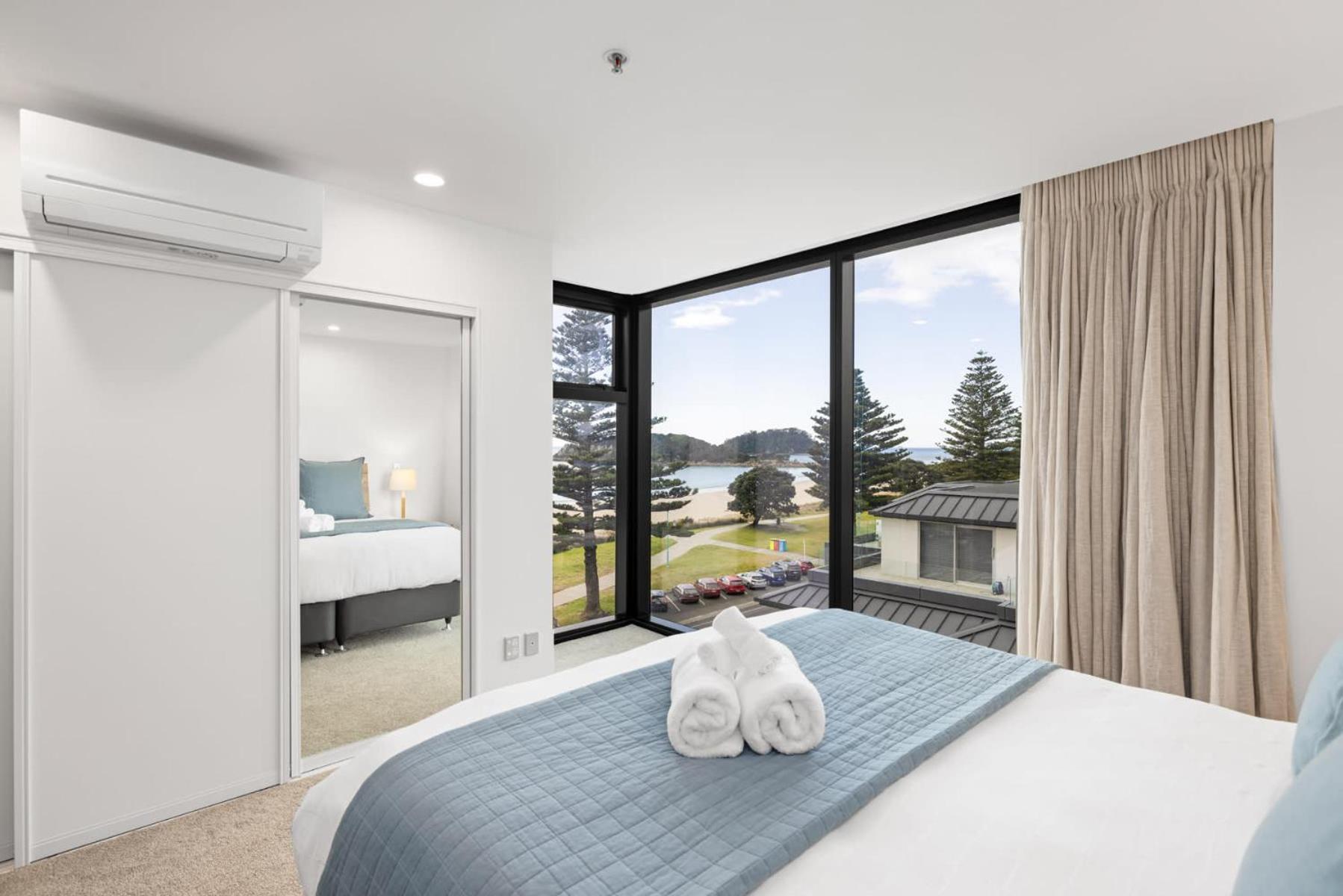 Oceanside Bliss - Absolute Beachfront - Uninterrupted Ocean Views With Pool Apartment Mount Maunganui Bagian luar foto