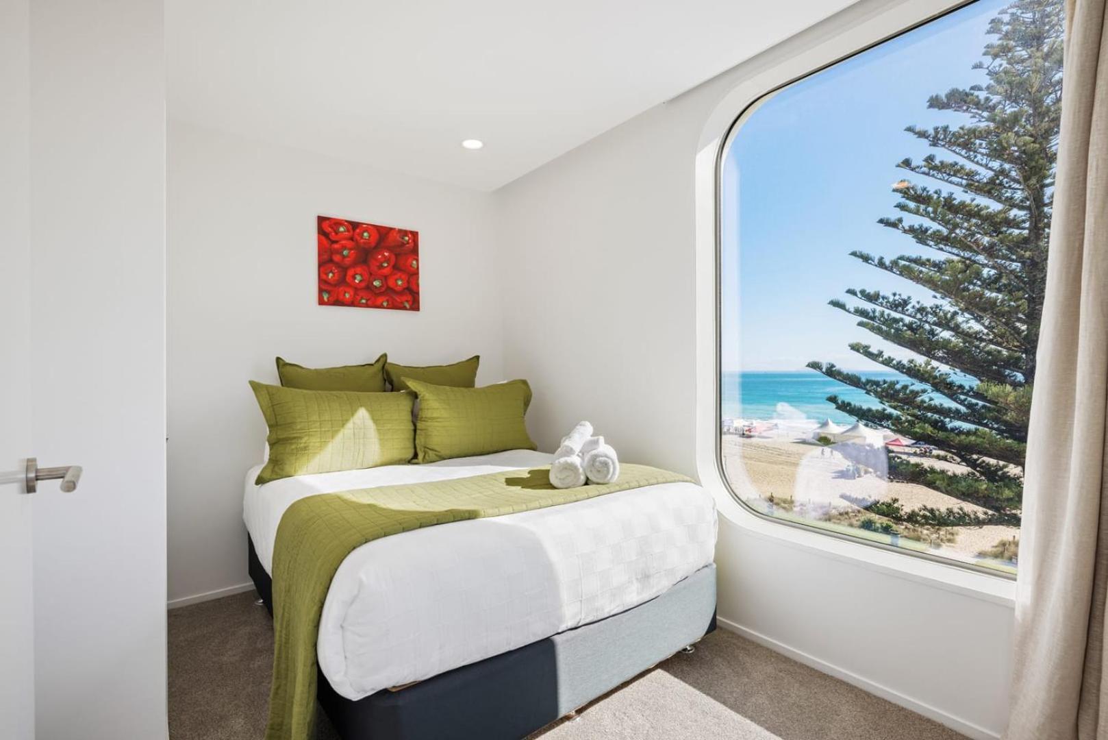 Oceanside Bliss - Absolute Beachfront - Uninterrupted Ocean Views With Pool Apartment Mount Maunganui Bagian luar foto