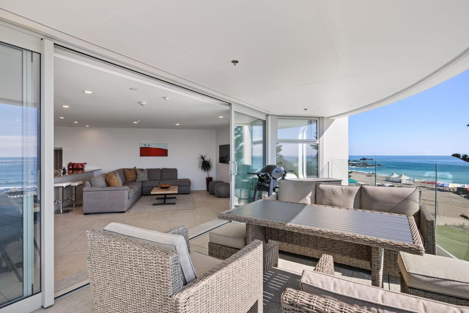 Oceanside Bliss - Absolute Beachfront - Uninterrupted Ocean Views With Pool Apartment Mount Maunganui Bagian luar foto