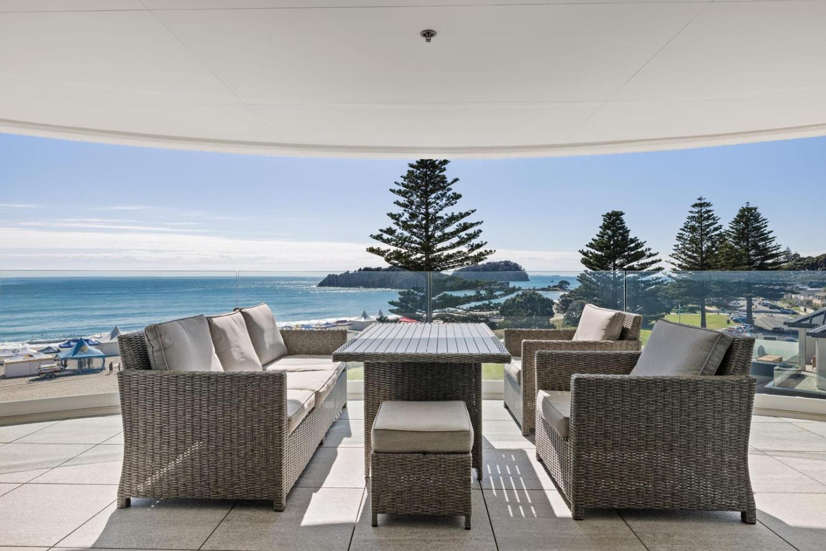 Oceanside Bliss - Absolute Beachfront - Uninterrupted Ocean Views With Pool Apartment Mount Maunganui Bagian luar foto