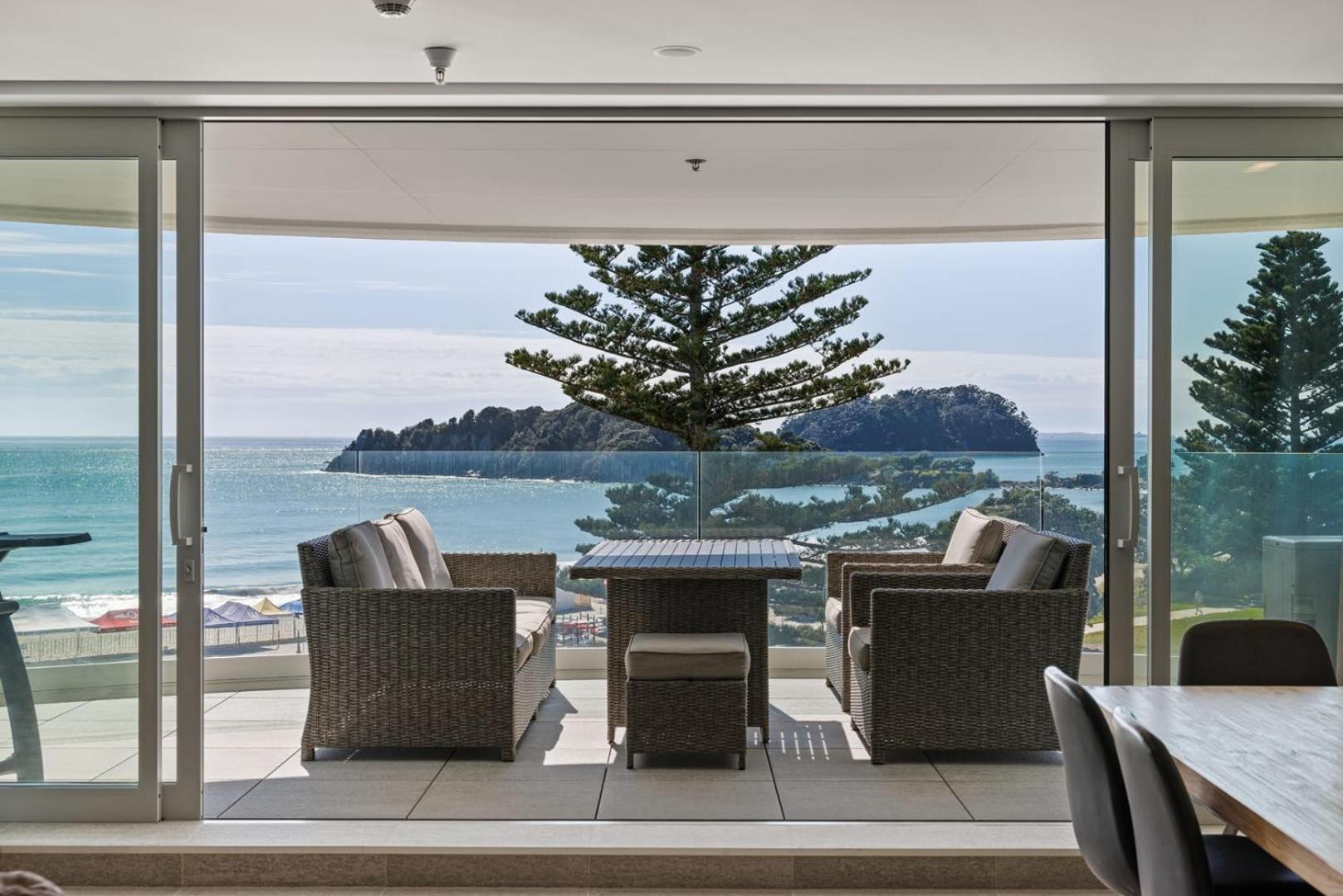 Oceanside Bliss - Absolute Beachfront - Uninterrupted Ocean Views With Pool Apartment Mount Maunganui Bagian luar foto