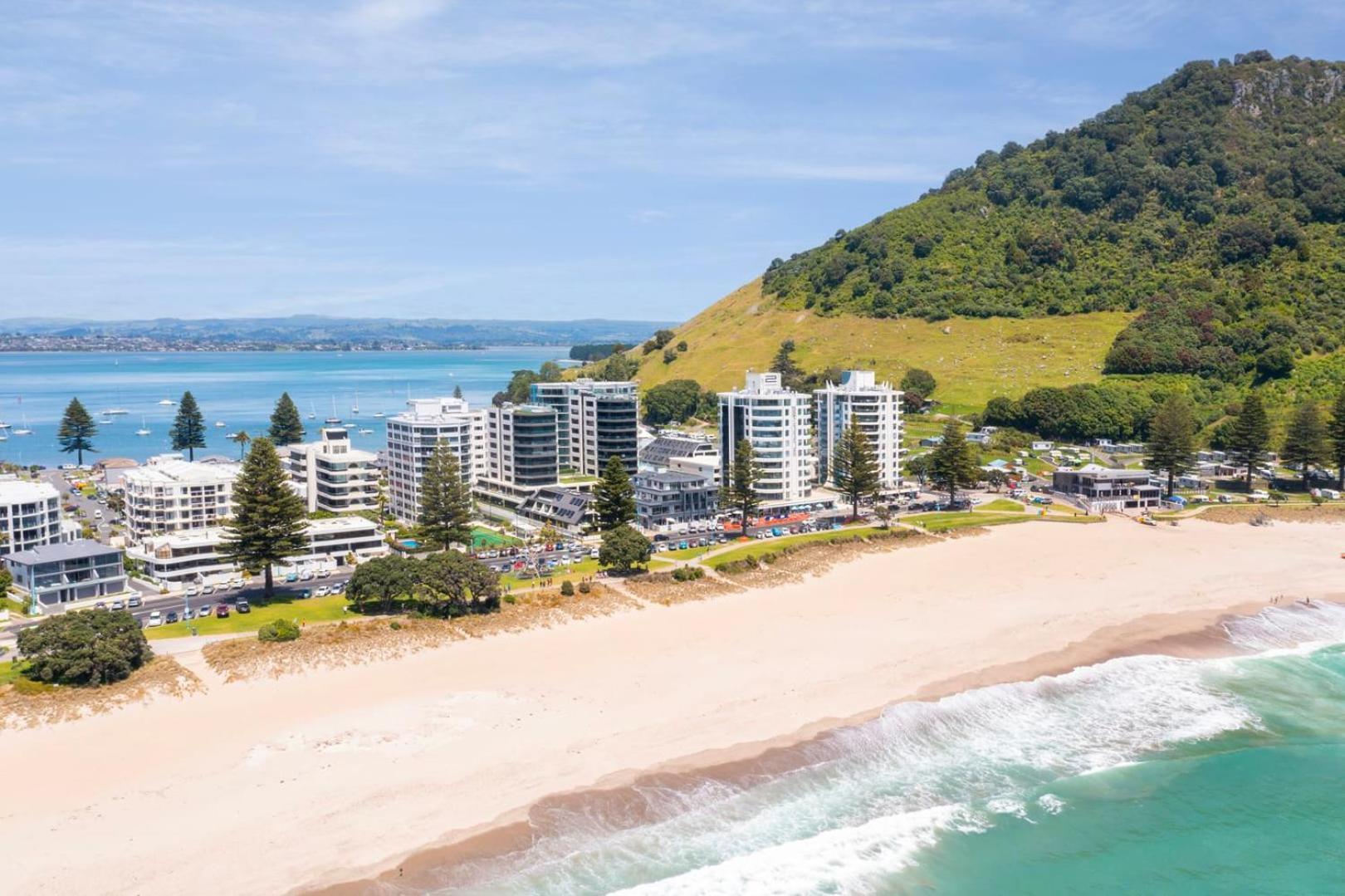 Oceanside Bliss - Absolute Beachfront - Uninterrupted Ocean Views With Pool Apartment Mount Maunganui Bagian luar foto