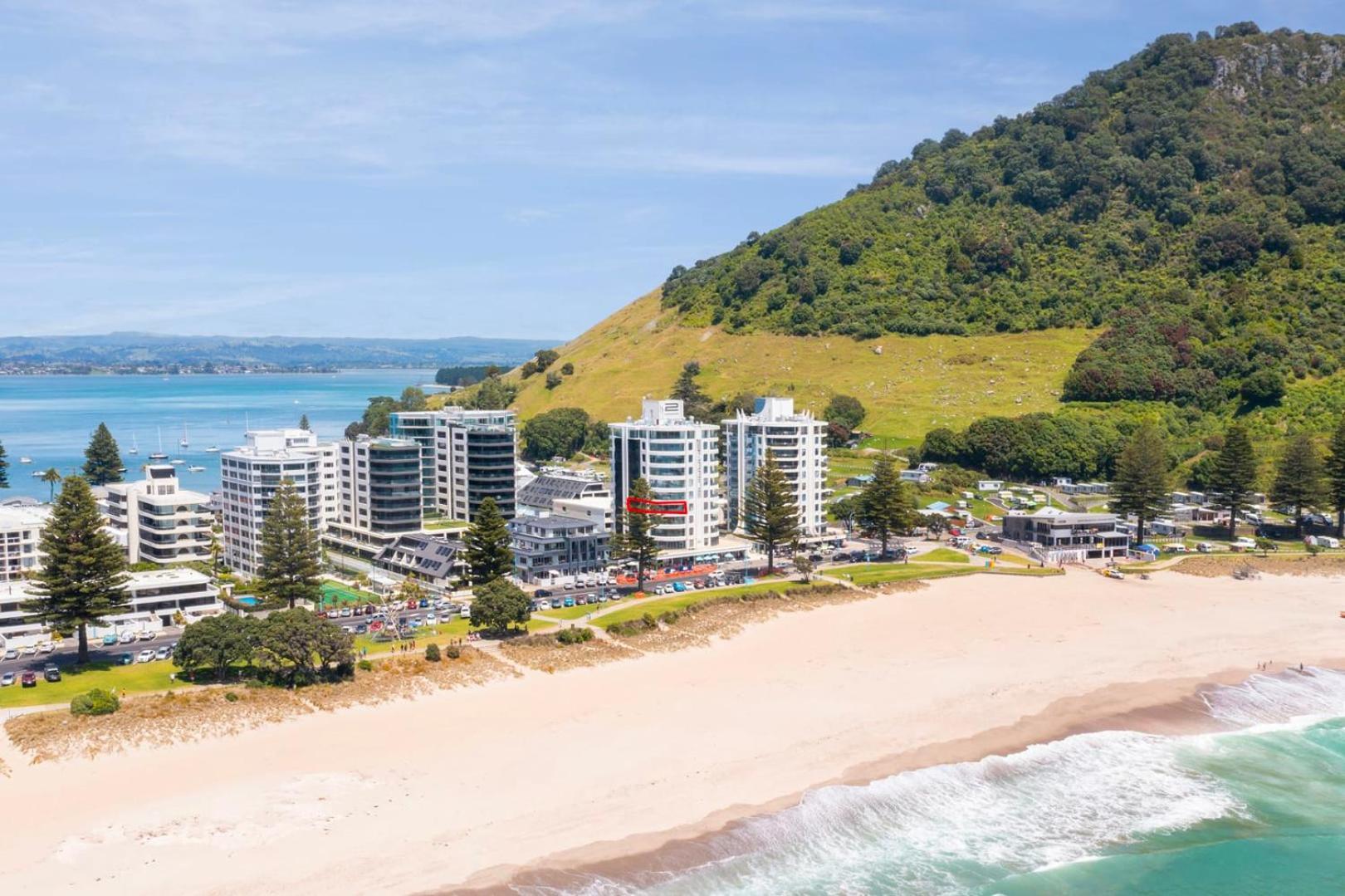 Oceanside Bliss - Absolute Beachfront - Uninterrupted Ocean Views With Pool Apartment Mount Maunganui Bagian luar foto