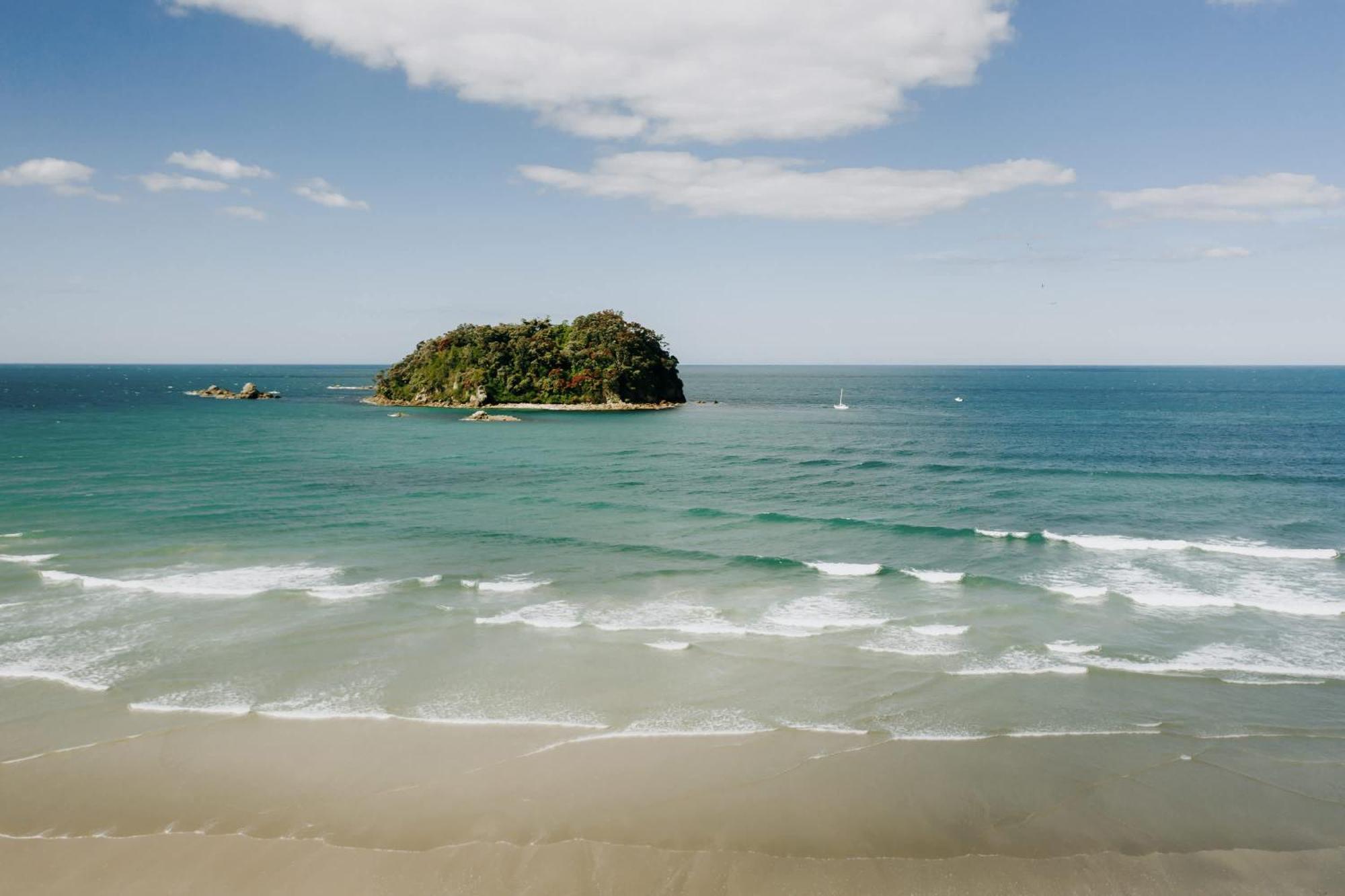 Oceanside Bliss - Absolute Beachfront - Uninterrupted Ocean Views With Pool Apartment Mount Maunganui Bagian luar foto