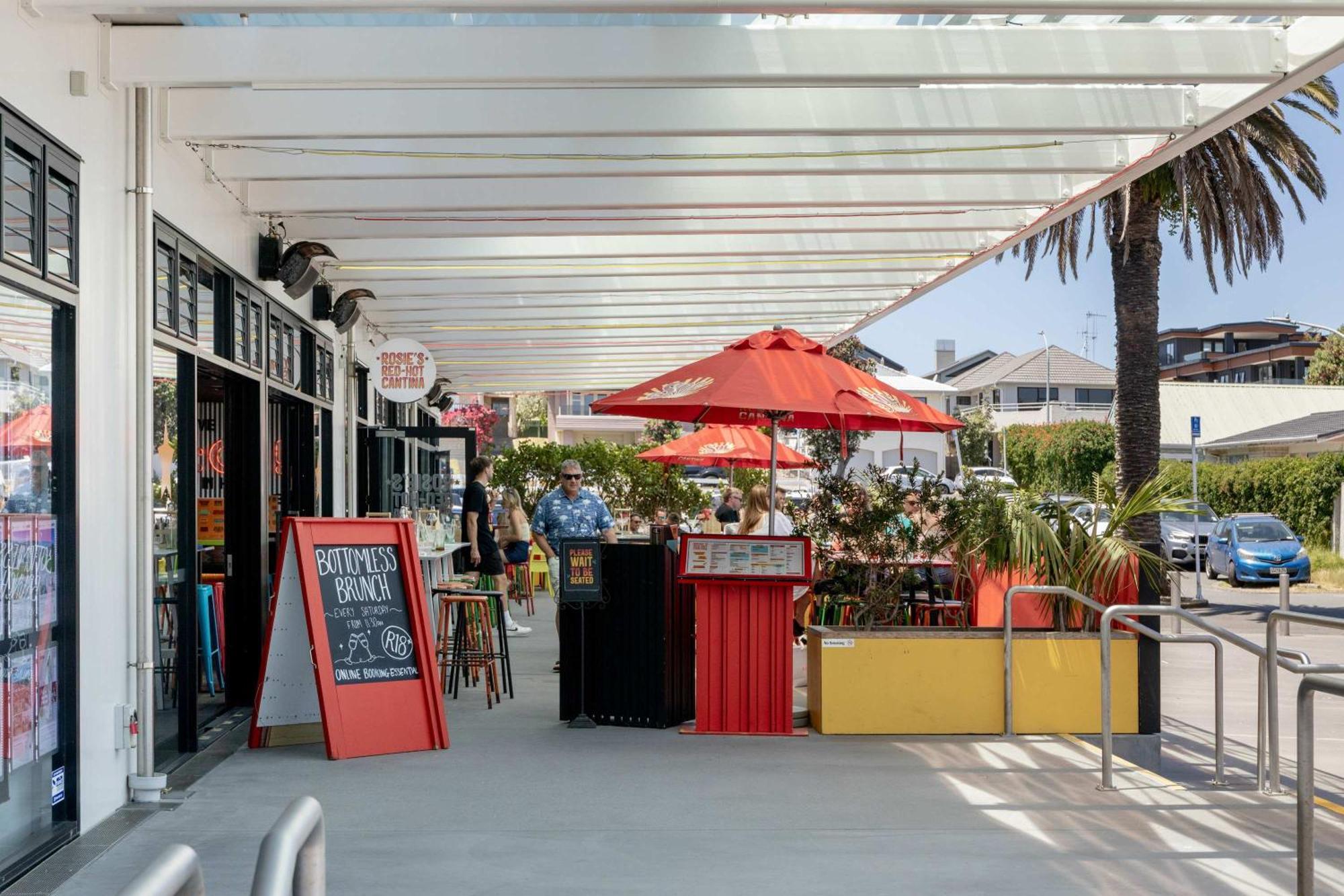 Oceanside Bliss - Absolute Beachfront - Uninterrupted Ocean Views With Pool Apartment Mount Maunganui Bagian luar foto