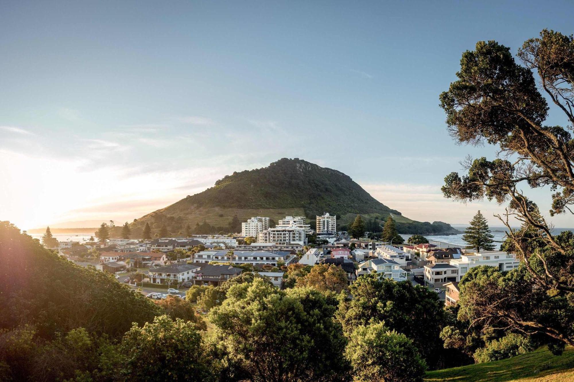 Oceanside Bliss - Absolute Beachfront - Uninterrupted Ocean Views With Pool Apartment Mount Maunganui Bagian luar foto