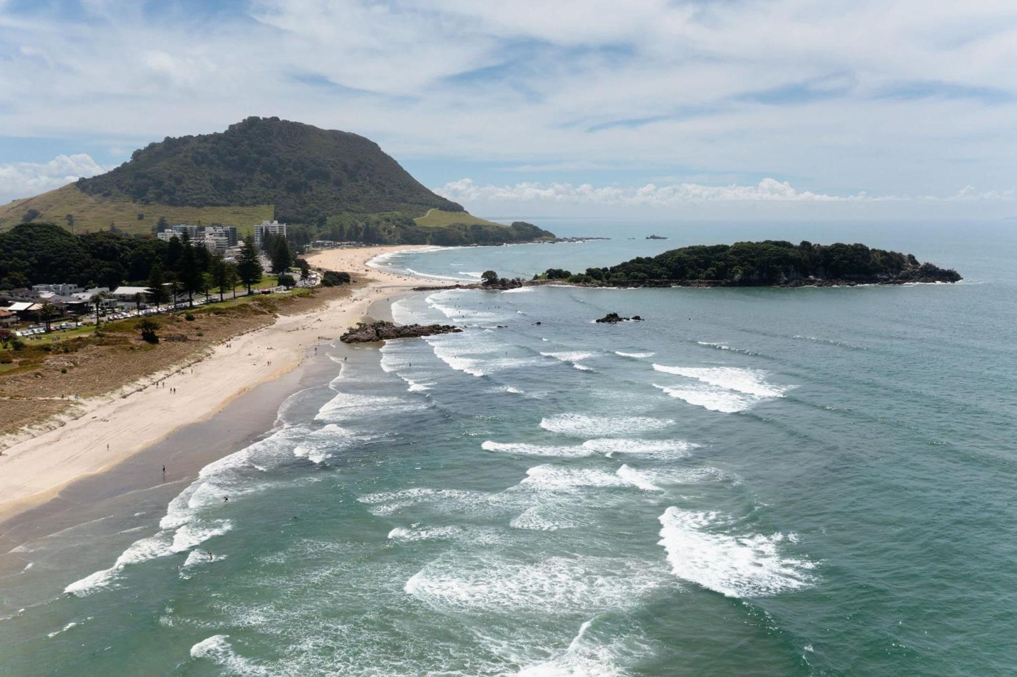 Oceanside Bliss - Absolute Beachfront - Uninterrupted Ocean Views With Pool Apartment Mount Maunganui Bagian luar foto