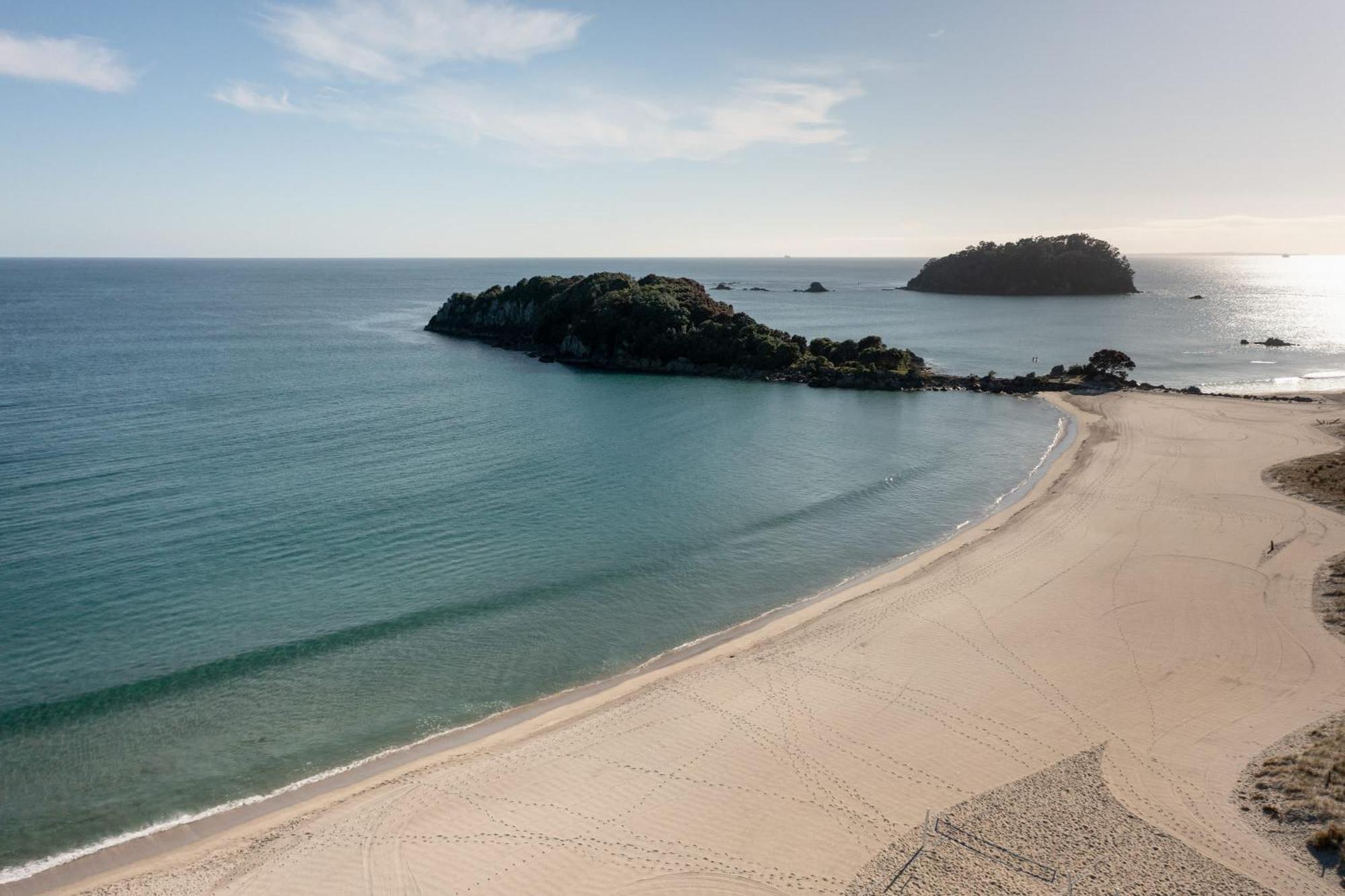 Oceanside Bliss - Absolute Beachfront - Uninterrupted Ocean Views With Pool Apartment Mount Maunganui Bagian luar foto