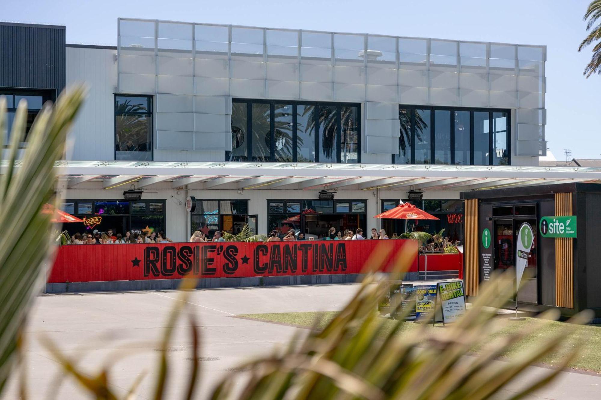 Oceanside Bliss - Absolute Beachfront - Uninterrupted Ocean Views With Pool Apartment Mount Maunganui Bagian luar foto