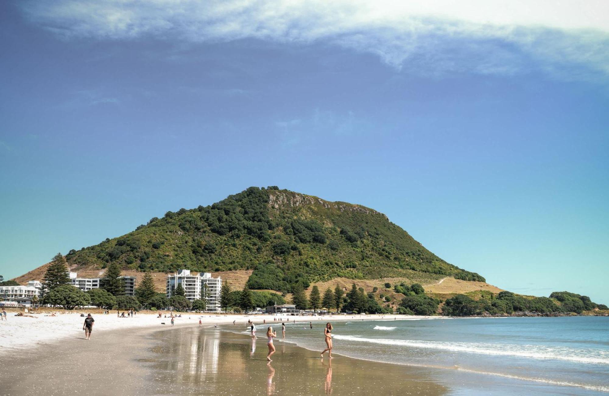 Oceanside Bliss - Absolute Beachfront - Uninterrupted Ocean Views With Pool Apartment Mount Maunganui Bagian luar foto