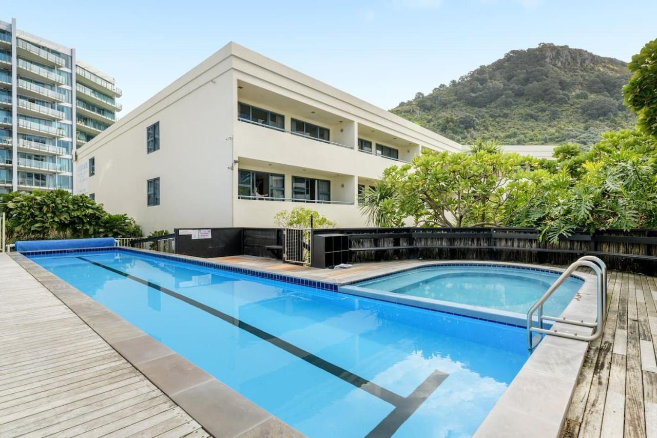 Oceanside Bliss - Absolute Beachfront - Uninterrupted Ocean Views With Pool Apartment Mount Maunganui Bagian luar foto